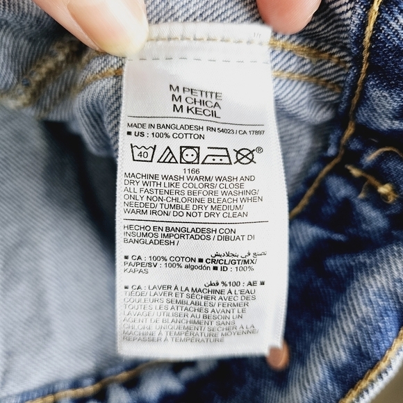 Old Navy #821525 Classic Denim Jean Jacket Distressed NWT Petite - Picture 7 of 9